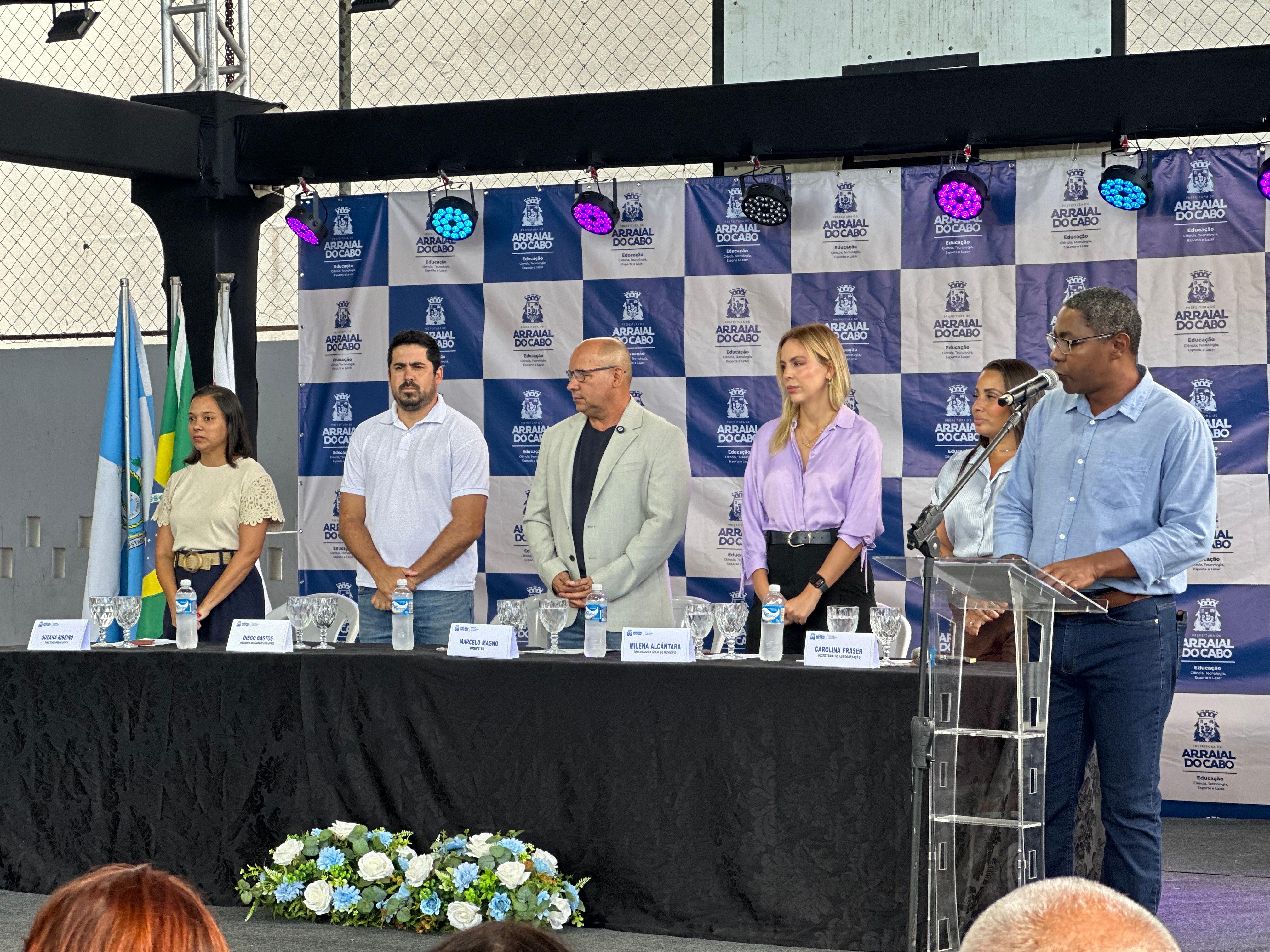 Prefeitura de Arraial do Cabo empossa mais de 200 aprovados em concurso público para a Educação