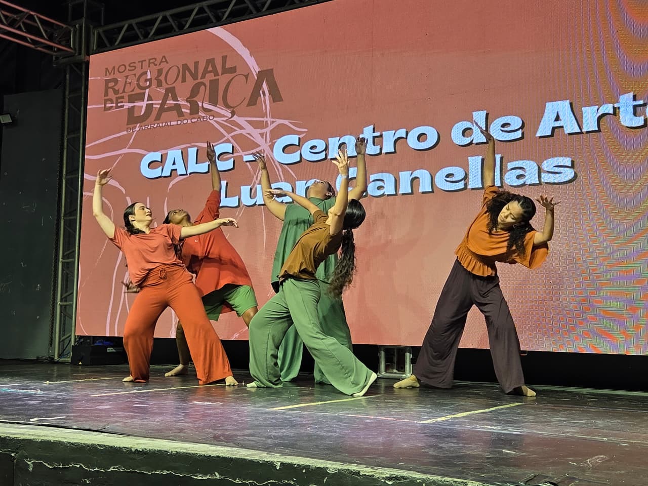 Primeiro dia da Mostra Regional de Dança encanta público em Arraial do Cabo