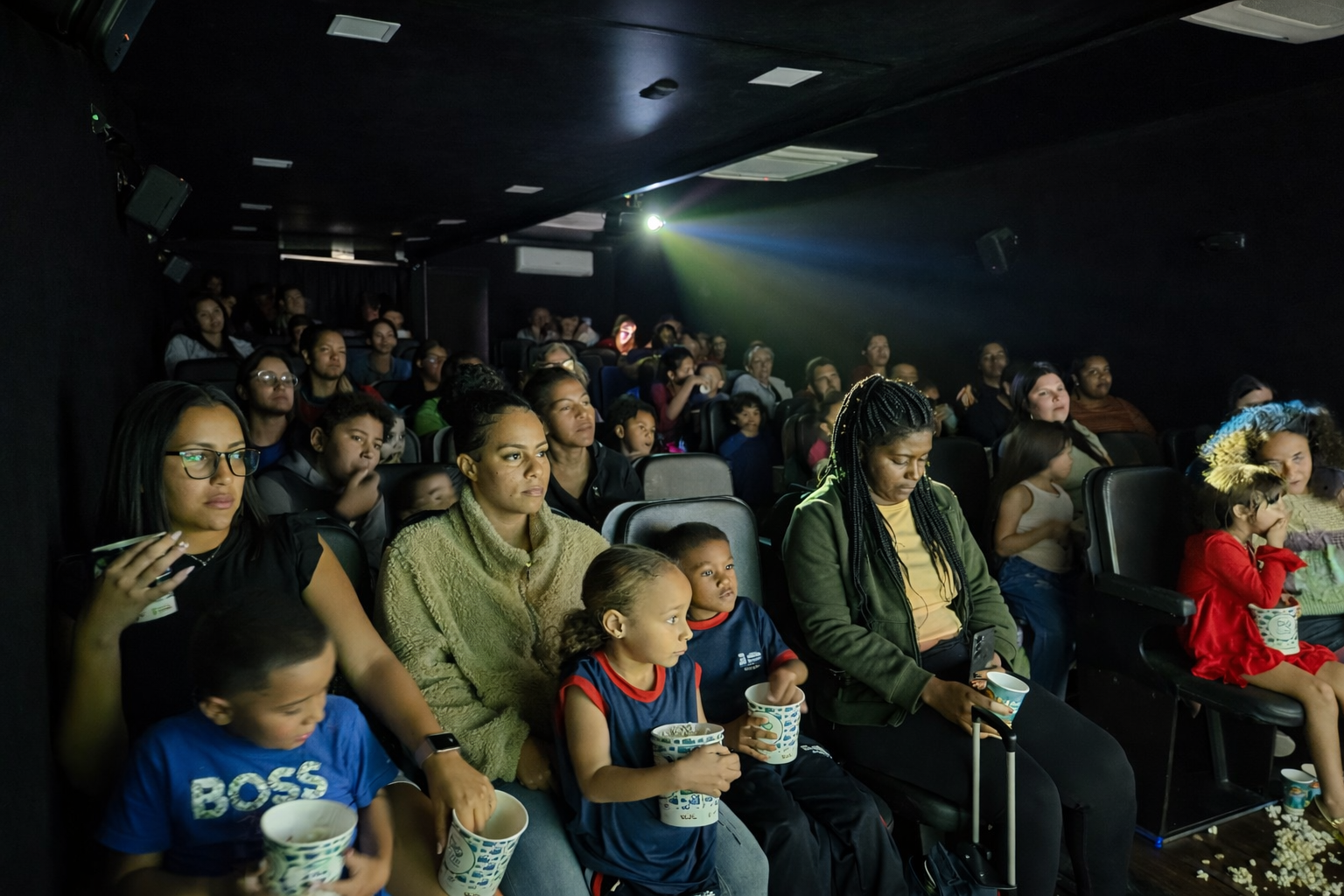 Cine Petrobras recebe mais de 700 pessoas em dois dias de sessões gratuitas em Arraial do Cabo